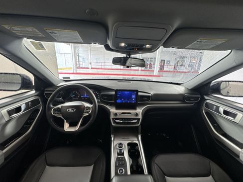 Used 2022 Ford Explorer XLT w/ Equipment Group 202A image 22