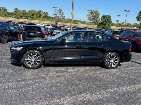 Used 2022 Volvo S60 B5 Momentum w/ Premium Package image 2