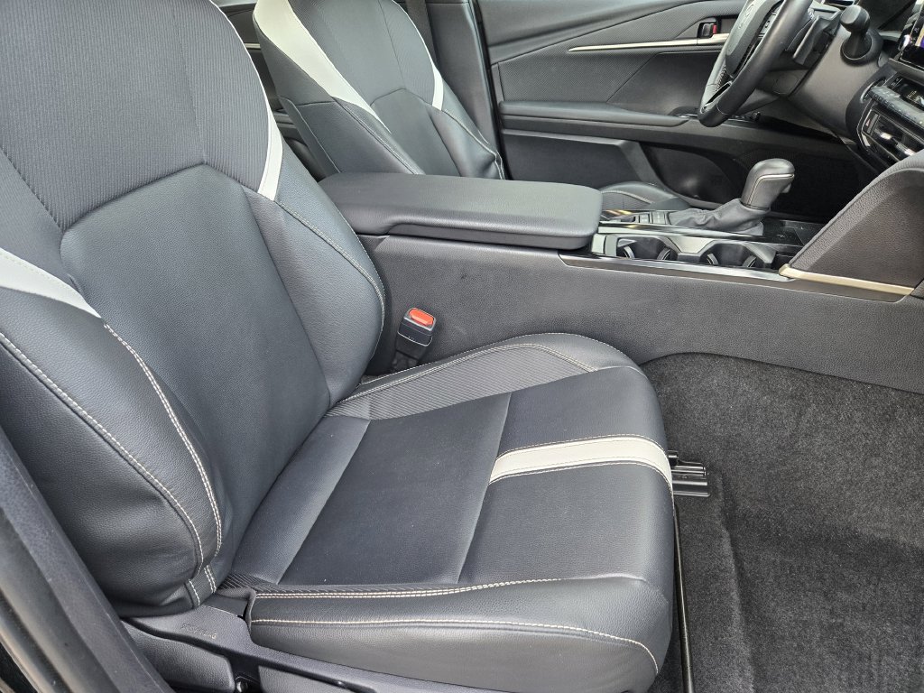 Used 2025 Toyota Camry SE FWD image 11