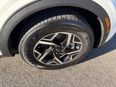 Used 2023 Kia Sportage LX image 14