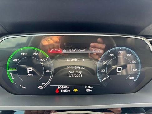 Used 2022 Audi e-tron Premium w/ Convenience Plus Package AWD/4WD image 31