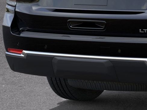 New 2026 Chevrolet Suburban LT image 14