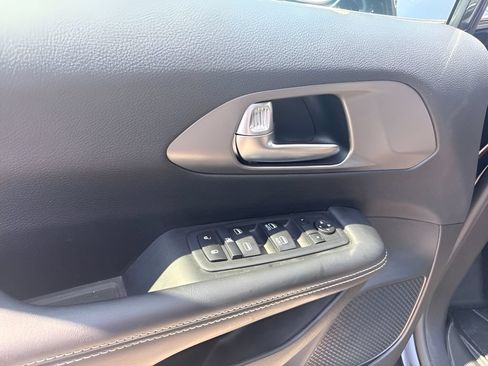 Used 2025 Chrysler Voyager LX FWD image 18