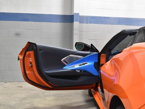 Used 2021 Chevrolet Corvette Stingray Premium Conv w/ Z51 Performance Package RWD image 5