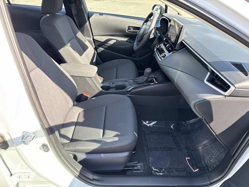 Used 2025 Toyota Corolla LE image 9