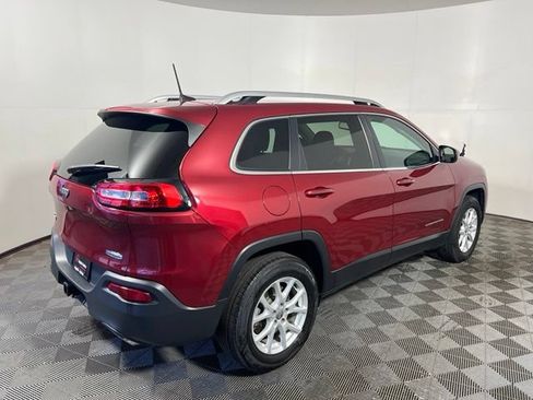 Used 2017 Jeep Cherokee Latitude w/ Cold Weather Group AWD/4WD image 9