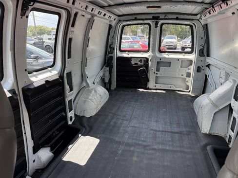 Used 2005 GMC Savana 1500 RWD image 12