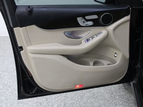 Used 2020 Mercedes-Benz GLC 300 image 12