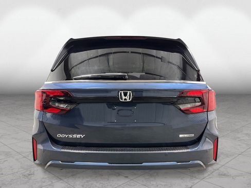 New 2026 Honda Odyssey Touring image 4
