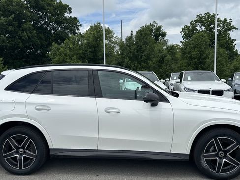 Used 2025 Mercedes-Benz GLC 300 4MATIC image 11