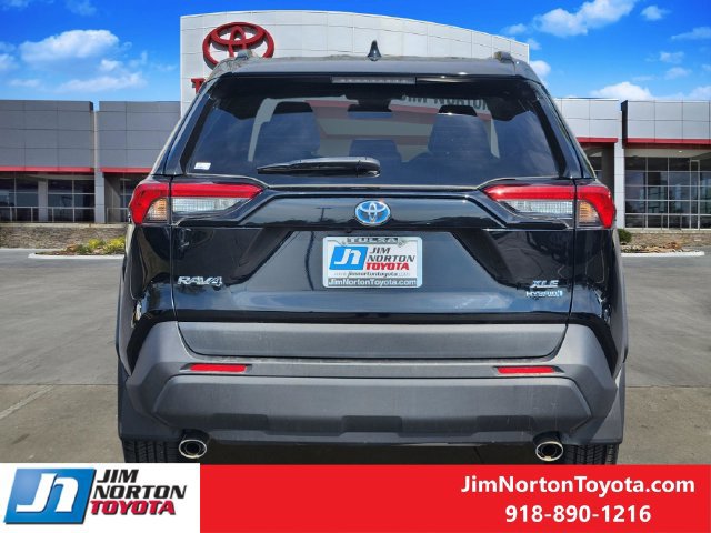 Used 2022 Toyota RAV4 XLE Premium AWD/4WD image 7