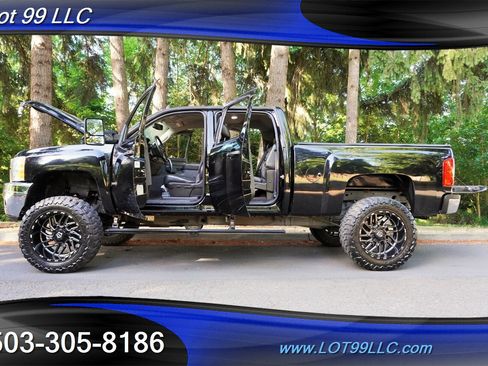 Used 2013 Chevrolet Silverado 2500 LT w/ Interior Plus Package AWD/4WD image 27