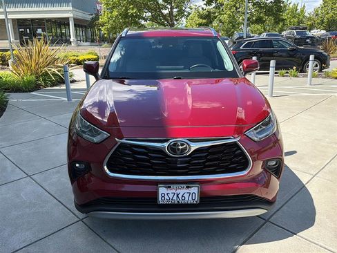 Used 2020 Toyota Highlander Platinum image 3