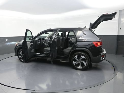Used 2024 Volkswagen Taos SE AWD/4WD image 33