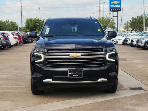Used 2024 Chevrolet Suburban LT AWD/4WD image 3