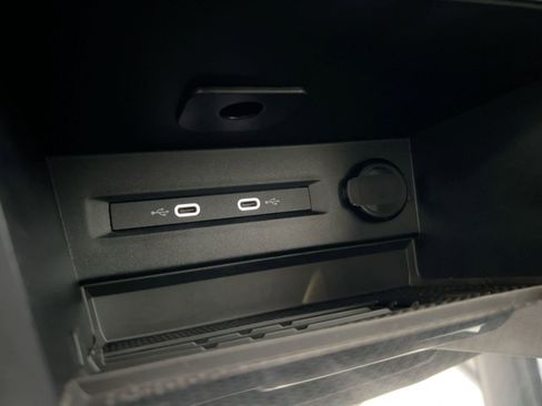 New 2026 Volkswagen Taos SE image 32