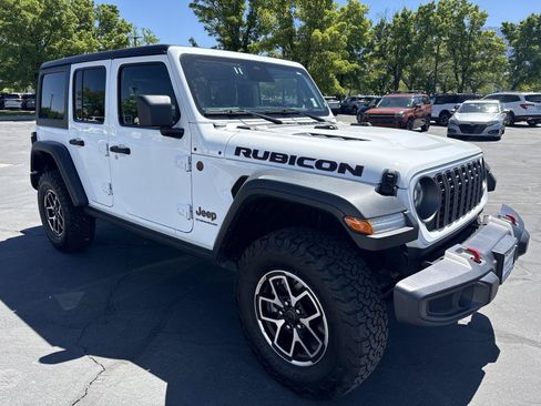 Used 2025 Jeep Wrangler Unlimited Rubicon AWD/4WD image 5