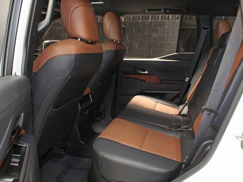 Used 2024 Lexus GX 550 w/ Cold Area Package AWD/4WD image 45