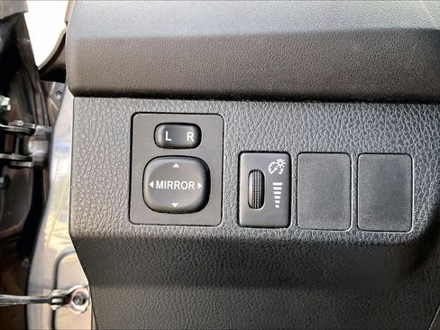Used 2016 Toyota RAV4 LE FWD image 33