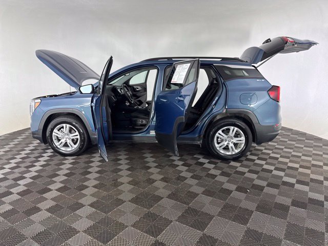 Used 2024 GMC Terrain SLE w/ Driver Convenience Package FWD image 9