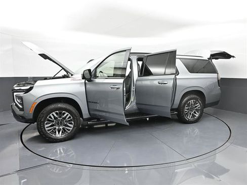 Used 2025 Chevrolet Suburban Z71 w/ Z71 Off-Road Package AWD/4WD image 50