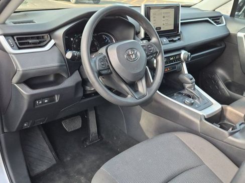 Certified 2025 Toyota RAV4 LE AWD/4WD image 9