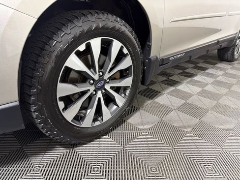 Used 2017 Subaru Outback 3.6R Limited AWD/4WD image 26