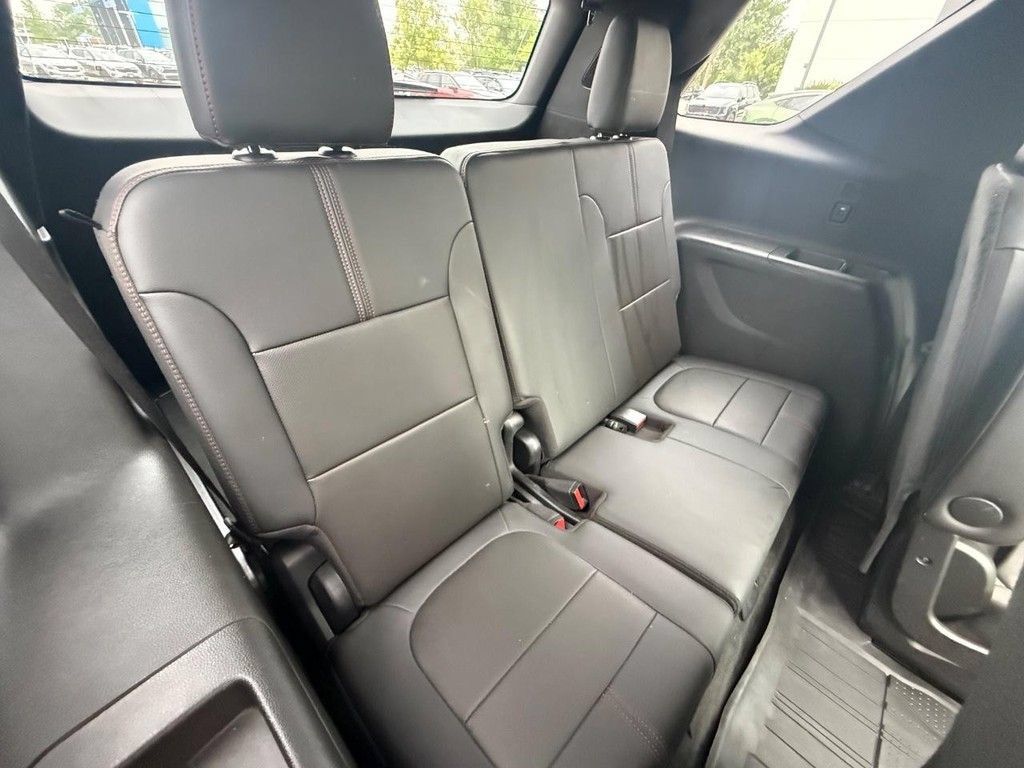 Used 2023 Chevrolet Traverse RS w/ LPO, Floor Liner Package AWD/4WD image 14