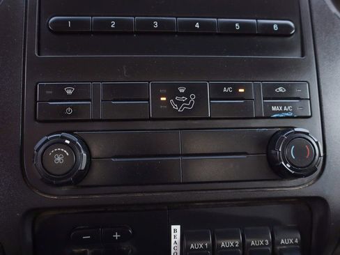 Used 2016 Ford F550 2WD Regular Cab Super Duty image 29