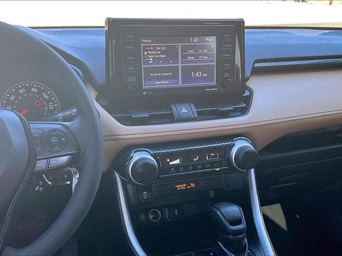 Used 2021 Toyota RAV4 LE image 10