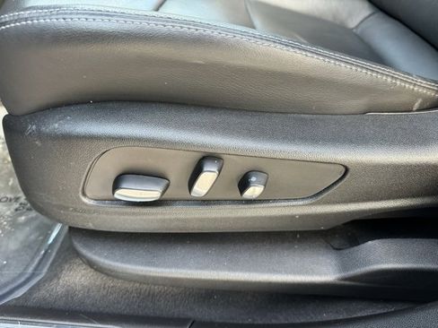 Used 2025 Cadillac XT5 Premium Luxury image 12