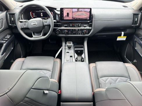 New 2026 Nissan Pathfinder Platinum FWD image 17