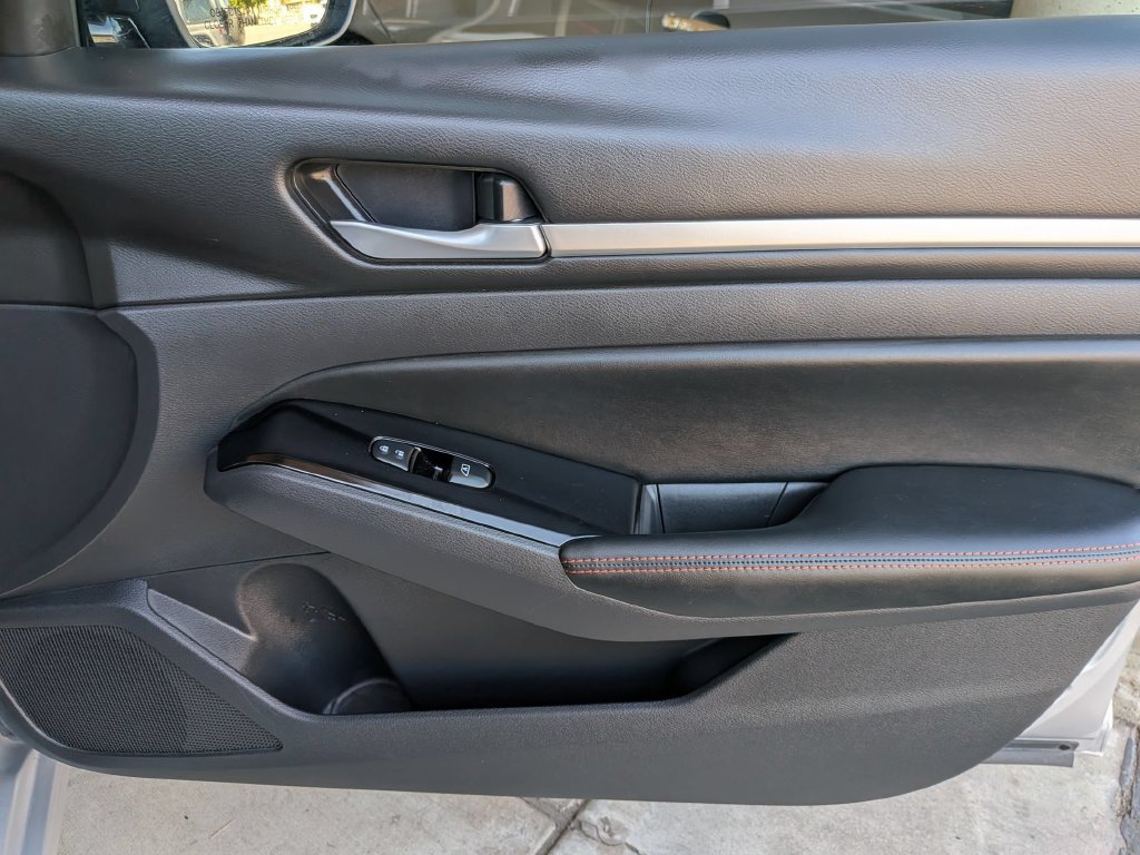 Used 2025 Nissan Altima 2.5 SR FWD image 32