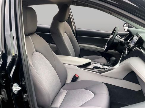 Used 2022 Toyota Camry LE FWD image 9