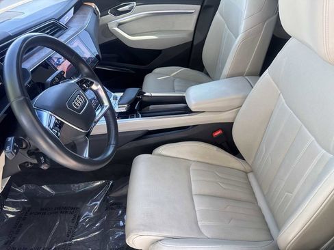 Used 2019 Audi e-tron Prestige w/ Prestige Package AWD/4WD image 15
