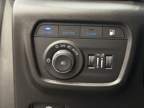 Used 2023 Jeep Grand Cherokee 30th Anniversary AWD/4WD image 28