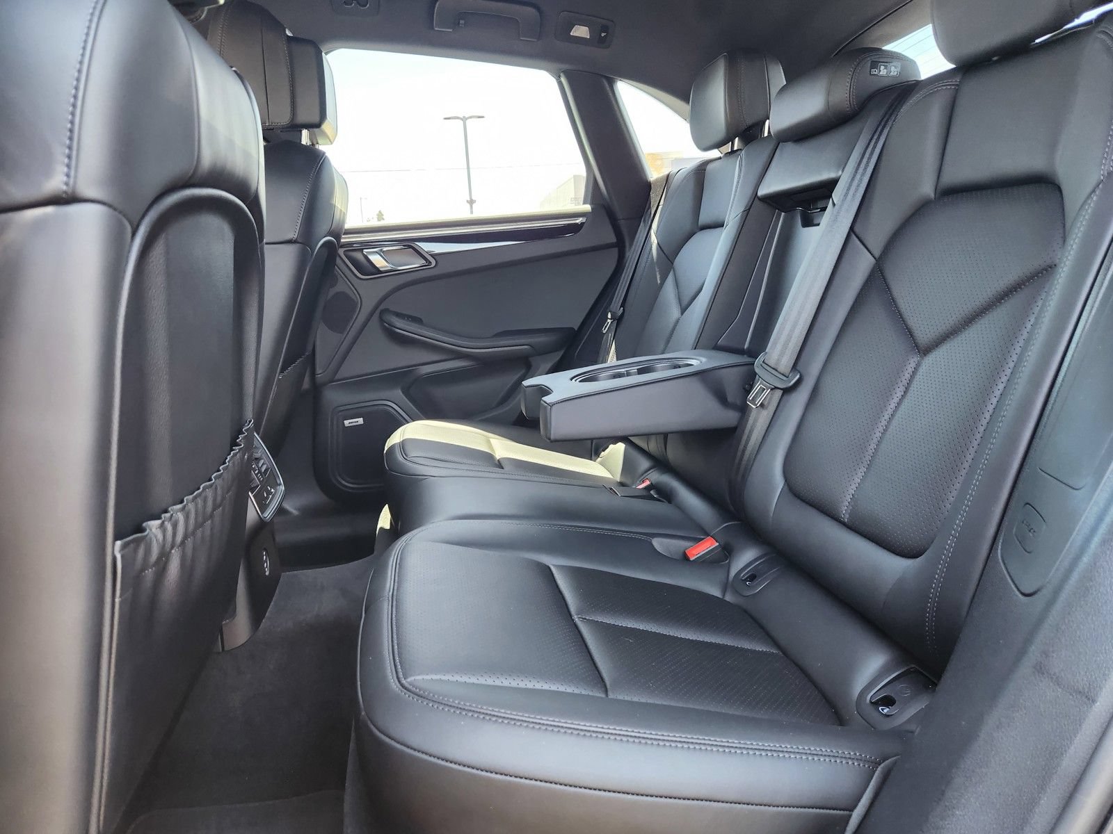 Used 2022 Porsche Macan AWD/4WD image 12