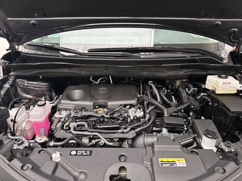 Used 2025 Toyota Sienna LE image 39