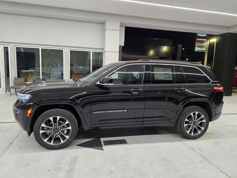 New 2025 Jeep Grand Cherokee Overland AWD/4WD image 3