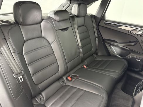 Certified 2021 Porsche Macan S image 23