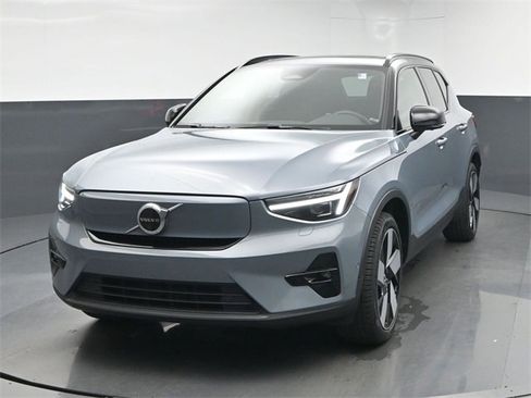 Used 2023 Volvo XC40 Recharge Ultimate image 3