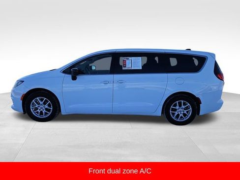 Used 2024 Chrysler Voyager LX image 4