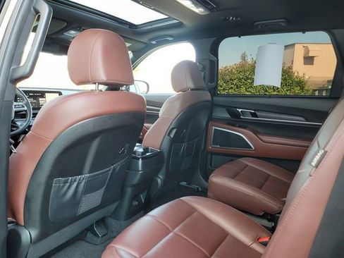 Certified 2024 Kia Telluride EX w/ EX Captain's Chair Package FWD image 17
