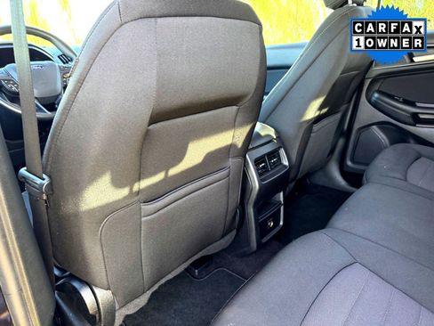 Used 2019 Ford Edge SE image 17