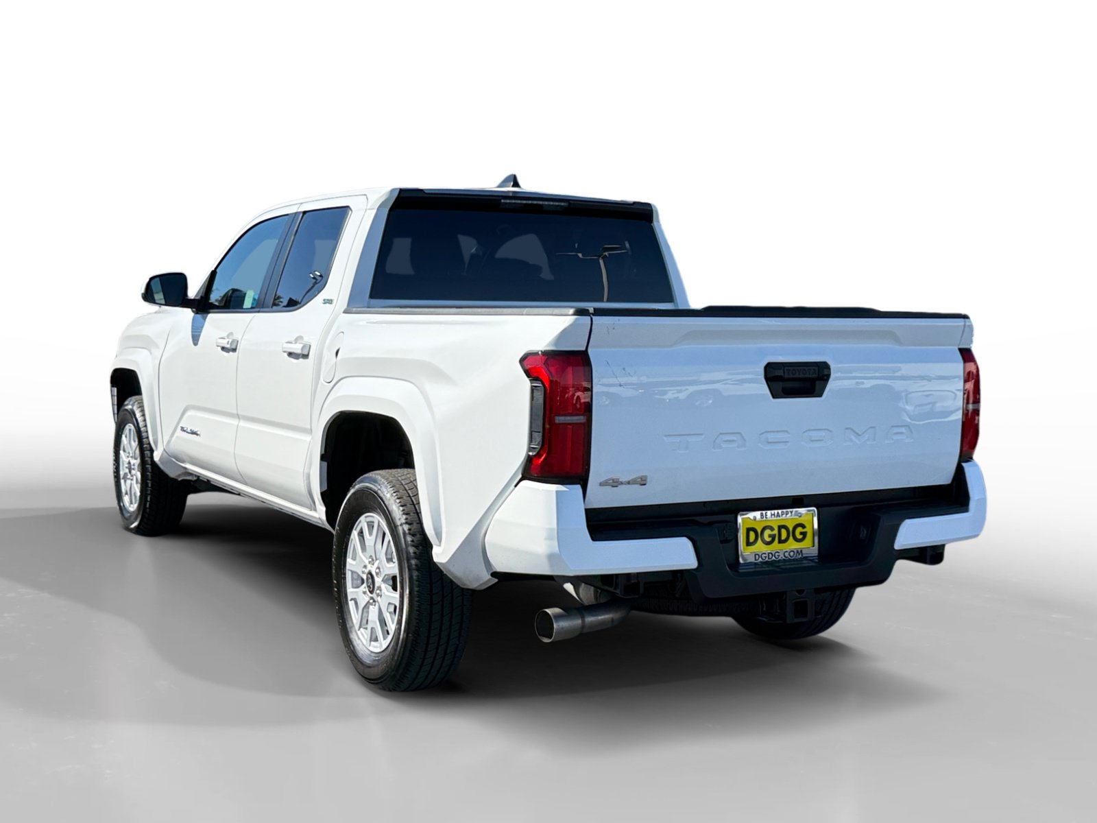 Used 2025 Toyota Tacoma SR5 AWD/4WD image 3
