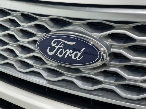 Used 2016 Ford Explorer Platinum image 39