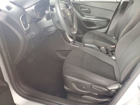 Used 2022 Chevrolet Trax LS w/ Tint and Cruise Package image 11