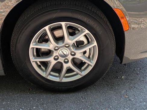 Used 2025 Chrysler Pacifica Select FWD image 7