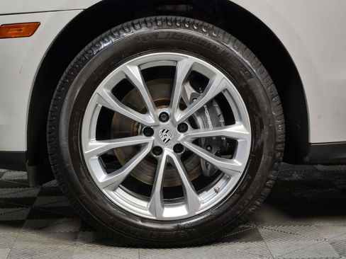 Used 2022 Porsche Macan AWD/4WD image 39
