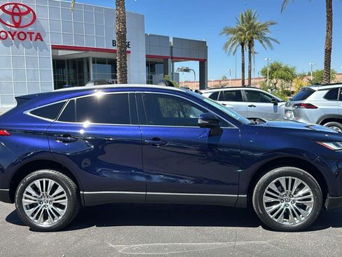 Used 2023 Toyota Venza XLE image 8